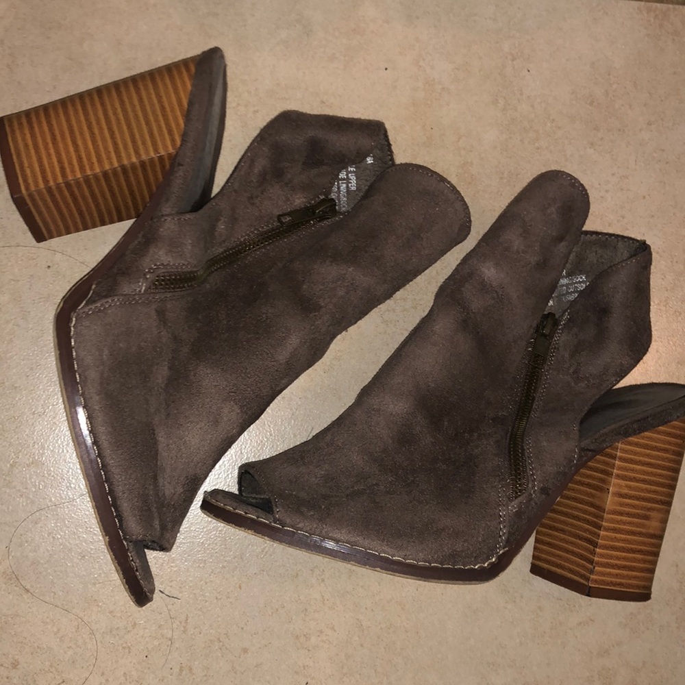Charlotte ruse tan open booties